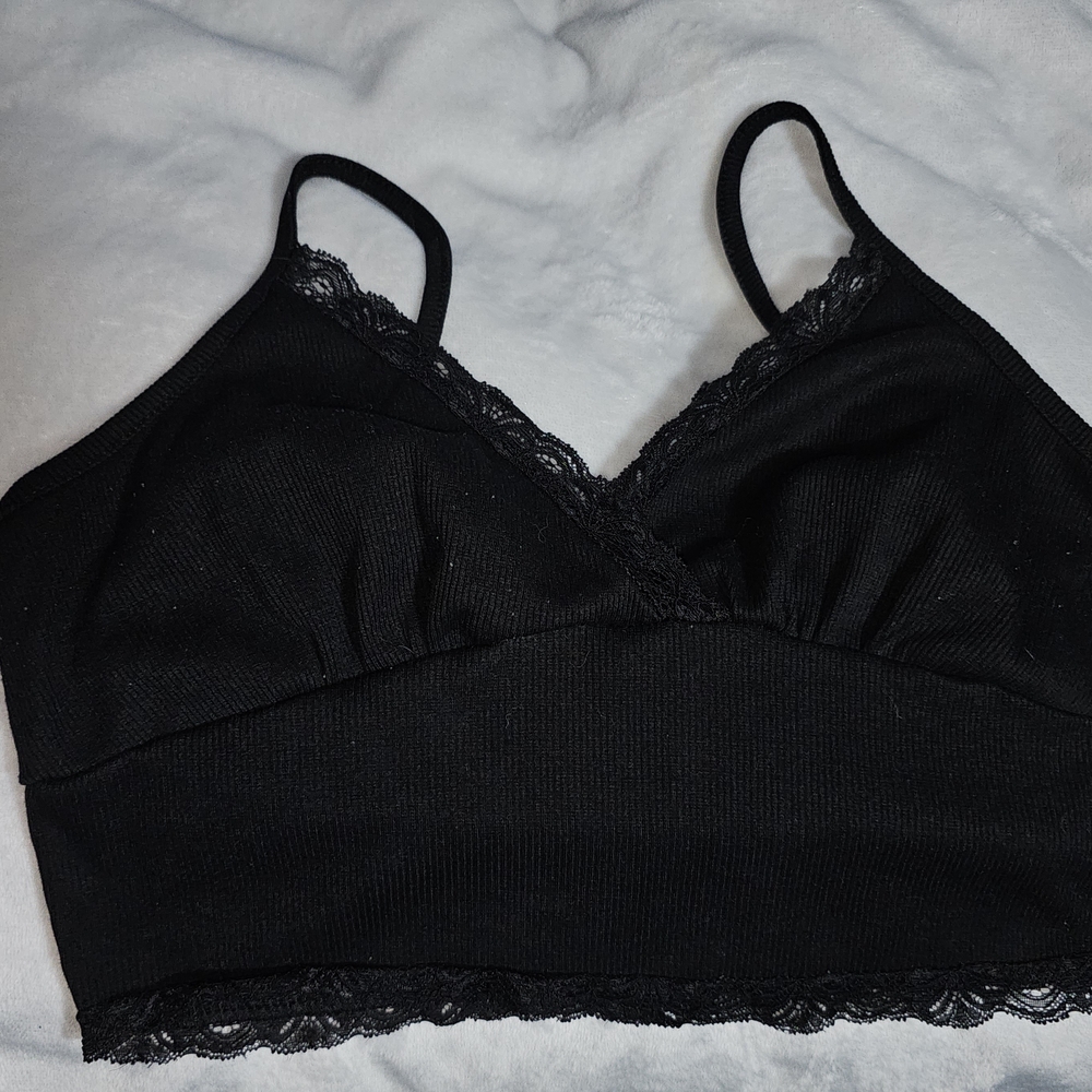 SHEIN Black Lace Trim Crop Top